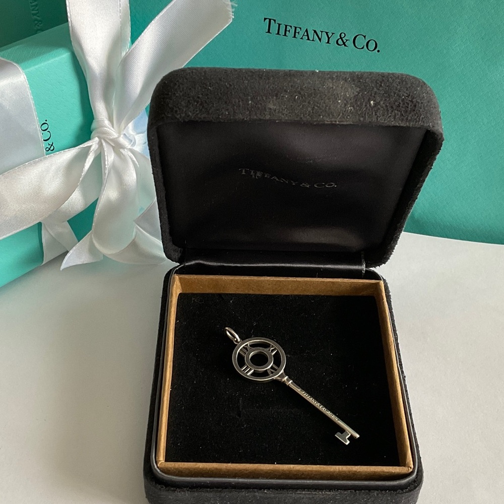 Tiffany & Co. Atlas Silver Key 2.5” pendant